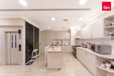 Shtëpi në qytet në Dubai, Emiratet e Bashkuara Arabe 4 dhoma gjumi, 185.9 m2. № 680029 - Foto 6