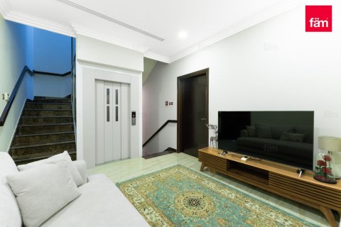 Shtëpi në qytet në Dubai, Emiratet e Bashkuara Arabe 4 dhoma gjumi, 185.9 m2. № 680029 - Foto 7