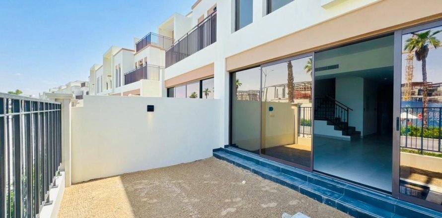 Rijtjeshuis in Dubai, VAE 4 slaapkamers, 143.7 vr.m. nr 699837