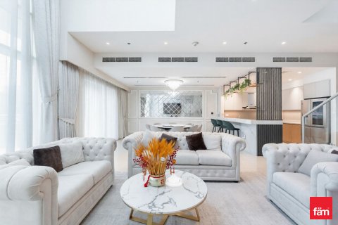 Leilighet til leie i Dubai, Emiratene 4 soverom, 325.2 kvm Nr. 699832 - Foto 2