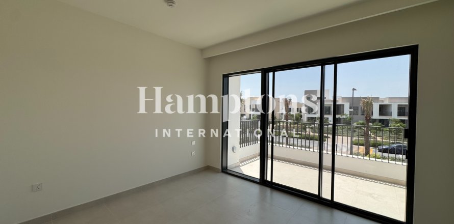 خانه شهری در Arabian Ranches 3، Dubai ، امارات متحده عربی 4 خوابه ، 273.042 متر مربع.  شماره 708938