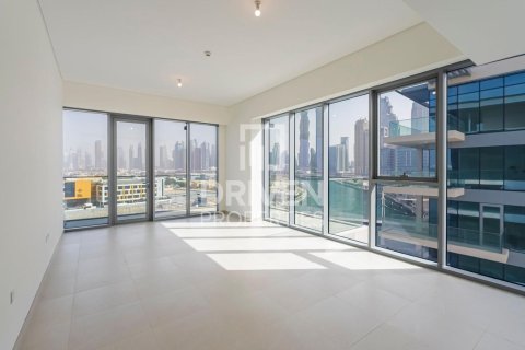 Lägenhet till försäljning i Al Wasl, Dubai, UAE 2 sovrum, 148.92 kvm Nr. 742181 - fotografi 2