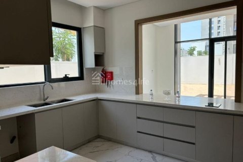 Városi lakóépület itt: Al Furjan, Dubai, EAE, 4 hálószoba, 330 m², azonosító: 685745 - fénykép 7
