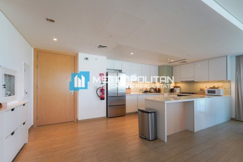 Huoneisto Yas Island, Abu Dhabi, Arabiemiraatit 3 makuuhuonetta, 202.8 m2 № 652480 - kuva 7