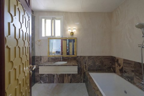 Снять в аренду виллу в Джумейра, Дубай, ОАЭ 7 спален, 826.84м2, № 750753 - фото 16