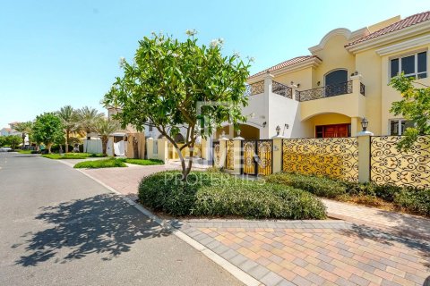 Villa in The Villa, Dubai, UAE 5 bedrooms, 743 sq.m. № 655520 - photo 1