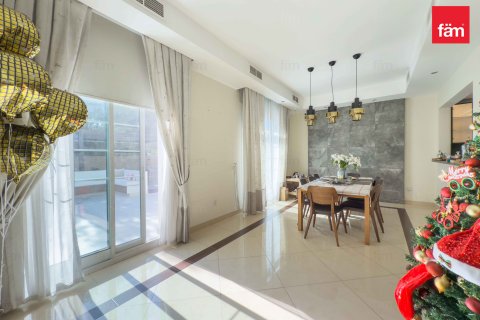 Vila di Dubai, UAE 3 bilik tidur, 332 meter persegi № 685898 - foto 6