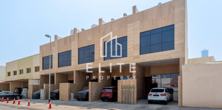 Városi lakóépület itt: Al Badaa, Dubai, EAE, 4 hálószoba, 669 m², azonosító: 769028