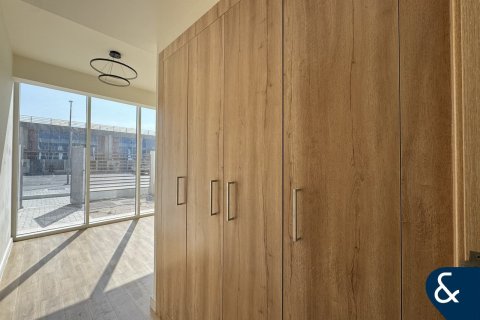 Casa urbana para arrendamento em Dubai Land, Dubai, EAU 3 quartos, 142 m2 № 671350 - foto 10