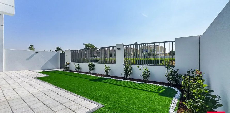 خانه شهری در Dubai ، امارات متحده عربی 4 خوابه ، 230 متر مربع.  شماره 669637