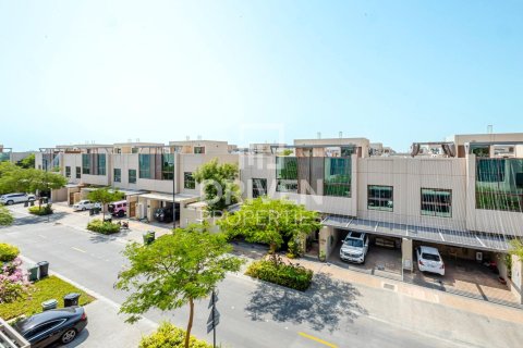 Villa in Meydan, Dubai, UAE 4 bedrooms, 219.34 sq.m. № 767224 - photo 24