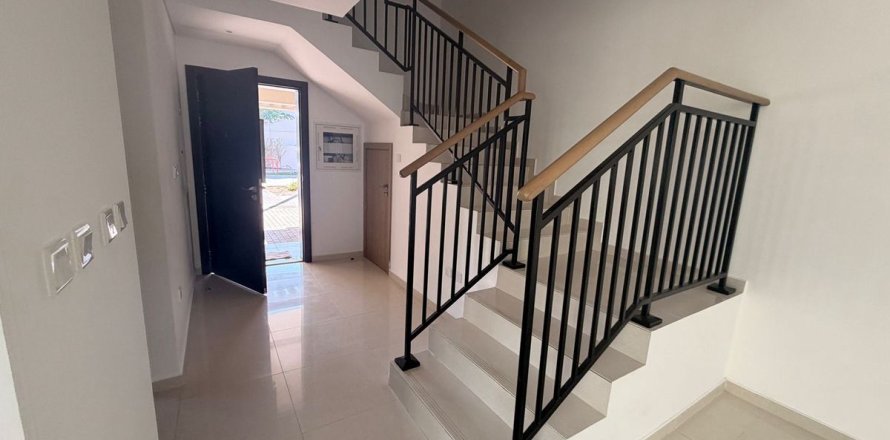 Řadový dům v Dubai, SAE 3 ložnice, 215.7 m² Č.: 687502