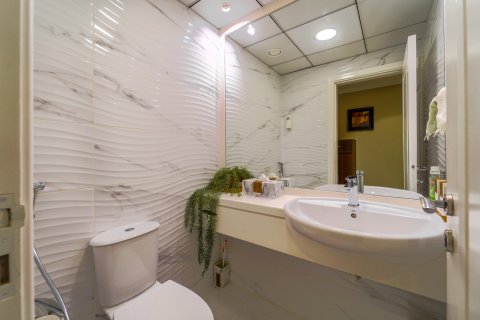 Lägenhet till försäljning i Jumeirah Islands, Dubai, UAE 2 sovrum, 179 kvm Nr. 707795 - fotografi 17