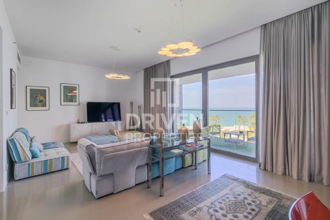 Huoneisto Jumeirah, Dubai, Arabiemiraatit 3 makuuhuonetta, 210 m2 № 654493 - kuva 2