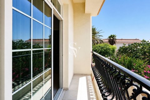 Vila v Umm Suqeim, Dubai, SAE 4 spálne, 1375 m2 č. 720266 - Fotografia 17