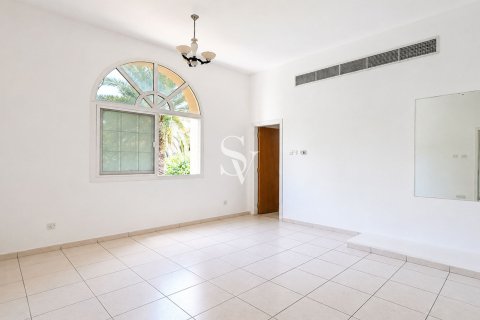 Vila v Umm Suqeim, Dubai, SAE 4 spálne, 1375 m2 č. 720266 - Fotografia 18