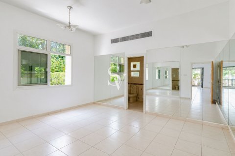 Vila v Umm Suqeim, Dubai, SAE 4 spálne, 1375 m2 č. 720266 - Fotografia 7