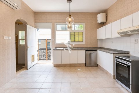Vila v Umm Suqeim, Dubai, SAE 4 spálne, 1375 m2 č. 720266 - Fotografia 10
