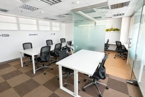 Office in Jumeirah Lake Towers, Dubai, UAE 165 sq.m. № 720264 - photo 5
