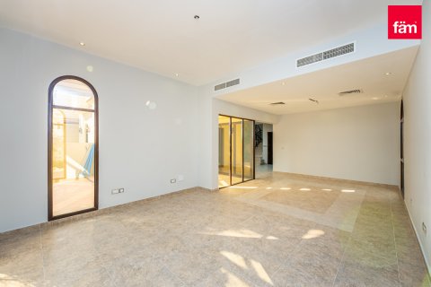 Shtëpi në qytet në Dubai, Emiratet e Bashkuara Arabe 4 dhoma gjumi, 389.2 m2. № 660282 - Foto 5