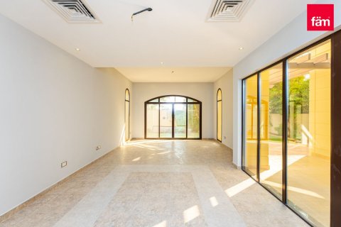 Shtëpi në qytet në Dubai, Emiratet e Bashkuara Arabe 4 dhoma gjumi, 389.2 m2. № 660282 - Foto 1