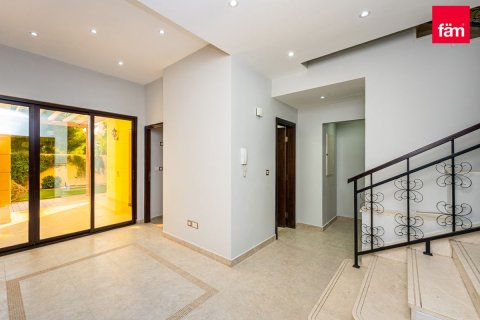 Shtëpi në qytet në Dubai, Emiratet e Bashkuara Arabe 4 dhoma gjumi, 389.2 m2. № 660282 - Foto 2