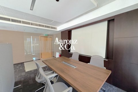 Üürile anda kontor asukohaga Jumeirah Lake Towers, Dubai, AÜE: 51 m² Nr 729892 - pilt 2