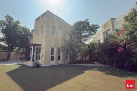 Вилла Дубай, БАӘ-да 3 жатын бөлмелер, 623.6 м² № 652072 - фото 1