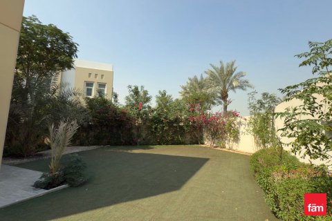 Вилла Дубай, БАӘ-да 3 жатын бөлмелер, 623.6 м² № 652072 - фото 4