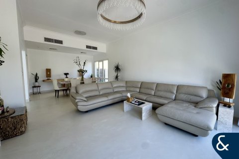 Villa sa Meadows, Dubai, UAE 5 silid-tulugan, 332 sq.m. № 698333 - larawan 2