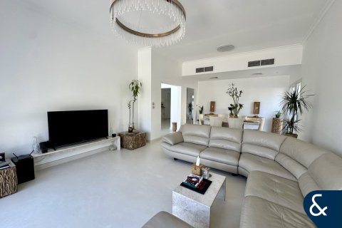 Villa sa Meadows, Dubai, UAE 5 silid-tulugan, 332 sq.m. № 698333 - larawan 3