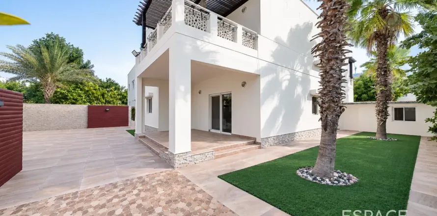 Villa i Meadows, Dubai, Emiratene 4 soverom, 381 kvm nr. 737747