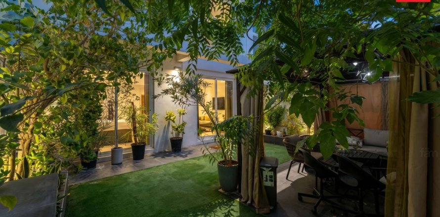 Townhouse in Dubai, UAE 3 bedrooms, 161 sq.m. № 721811