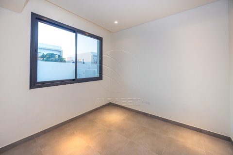 Villa til salg i Abu Dhabi, UAE 4 soveværelser, 697 kvm № 700631 - foto 2