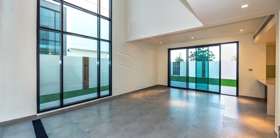 Villa i Abu Dhabi, UAE 4 soveværelser, 697 kvm № 700631