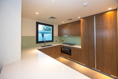 Villa til salg i Abu Dhabi, UAE 4 soveværelser, 697 kvm № 700631 - foto 4