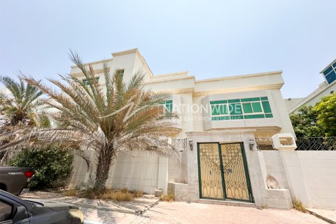 Вилла Абу-Даби, БАӘ-да 9 жатын бөлмелер, 962 м² № 629916 - фото 8
