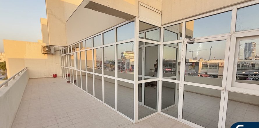 Apartament në Motor City, Dubai, Emiratet e Bashkuara Arabe 3 dhoma gjumi, 306 m2. № 668570