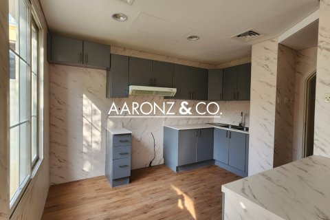 Villa in The Springs, Dubai, UAE 2 bedrooms, 162 sq.m. № 701726 - photo 10