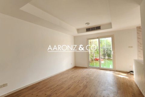 Villa in The Springs, Dubai, UAE 2 bedrooms, 162 sq.m. № 701726 - photo 2