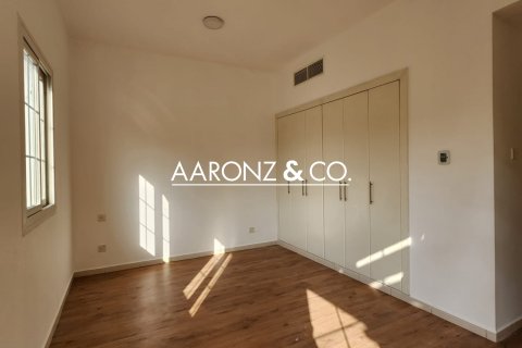 Villa in The Springs, Dubai, UAE 2 bedrooms, 162 sq.m. № 701726 - photo 4