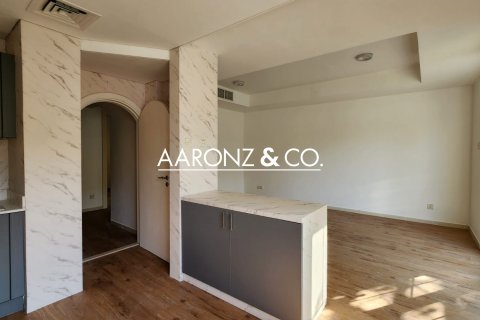 Villa in The Springs, Dubai, UAE 2 bedrooms, 162 sq.m. № 701726 - photo 11