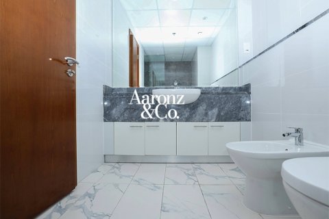 Apartamento en alquiler en Business Bay, Dubai, EAU 2 dormitorios, 128 m2 № 701725 - foto 10