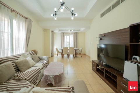 Villa in Dubai, UAE 3 bedrooms, 361.7 sq.m. № 702484 - photo 2