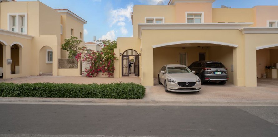 Villa in Dubai, UAE 3 bedrooms, 361.7 sq.m. № 702484
