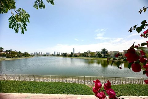 Villa in Dubai, UAE 3 bedrooms, 288.7 sq.m. № 702493