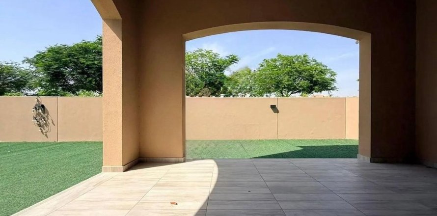 خانه شهری در Dubai ، امارات متحده عربی 4 خوابه ، 512 متر مربع.  شماره 754814