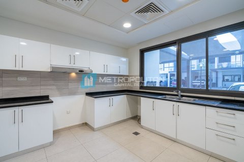 Townhouse in Abu Dhabi, UAE 3 bedrooms, 183.8 sq.m. № 635611 - photo 4