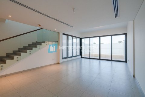 Townhouse in Abu Dhabi, UAE 3 bedrooms, 183.8 sq.m. № 635611 - photo 2