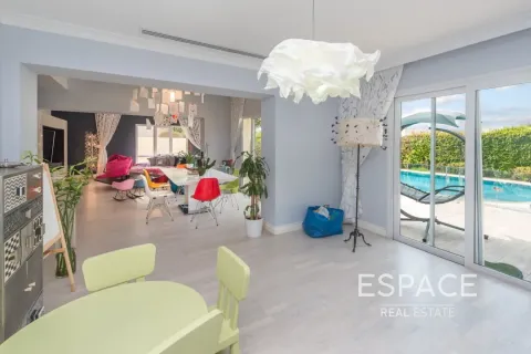 Vila u Meadows, Dubai, UAE 4 spavaćih soba, 390 m2 Br. 649520 - fotografija 6
